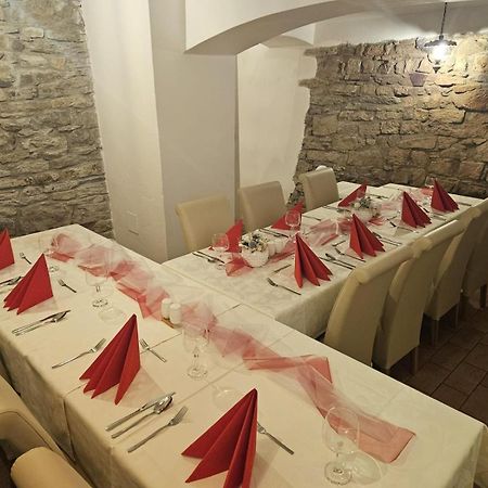 Hotel U Mesta Prahy Náchod エクステリア 写真