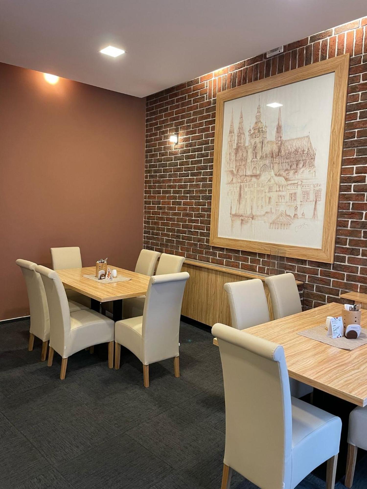 Hotel U Mesta Prahy Náchod エクステリア 写真