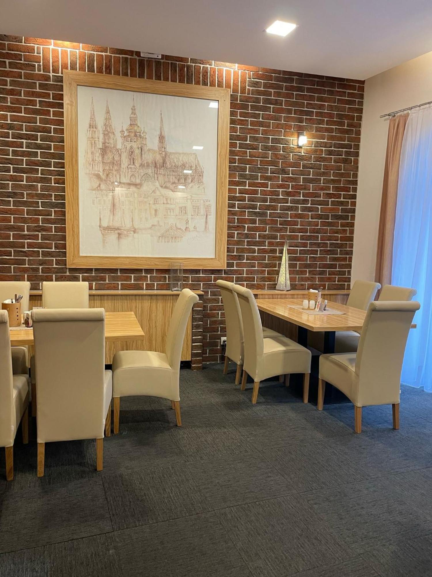 Hotel U Mesta Prahy Náchod エクステリア 写真