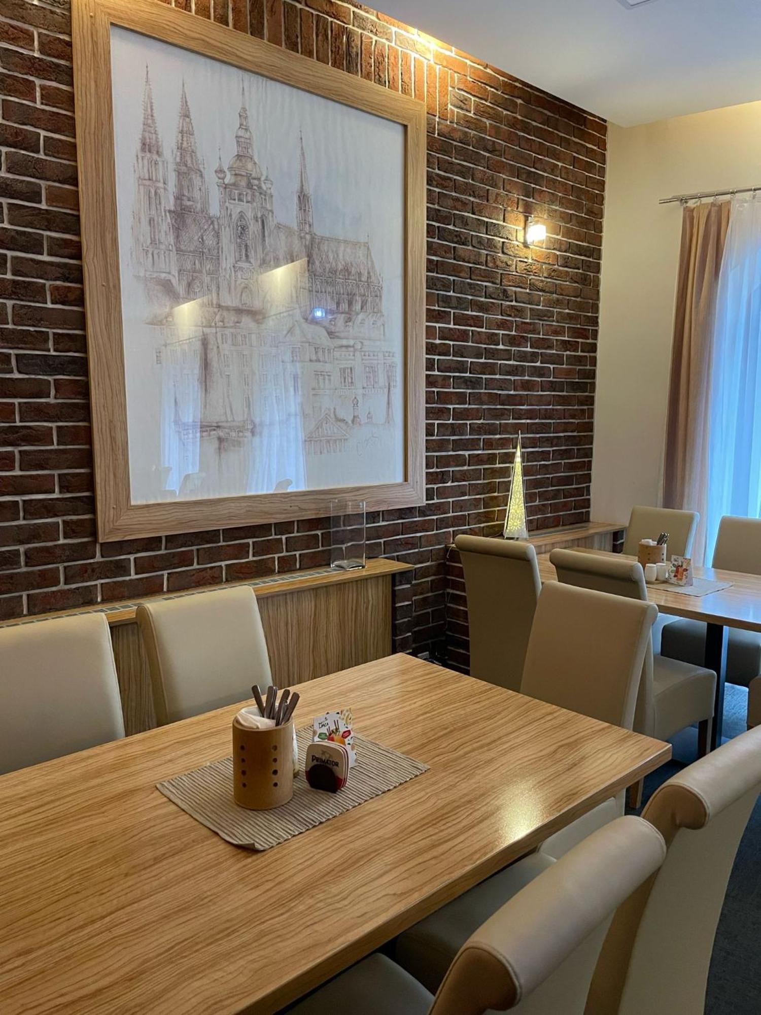 Hotel U Mesta Prahy Náchod エクステリア 写真