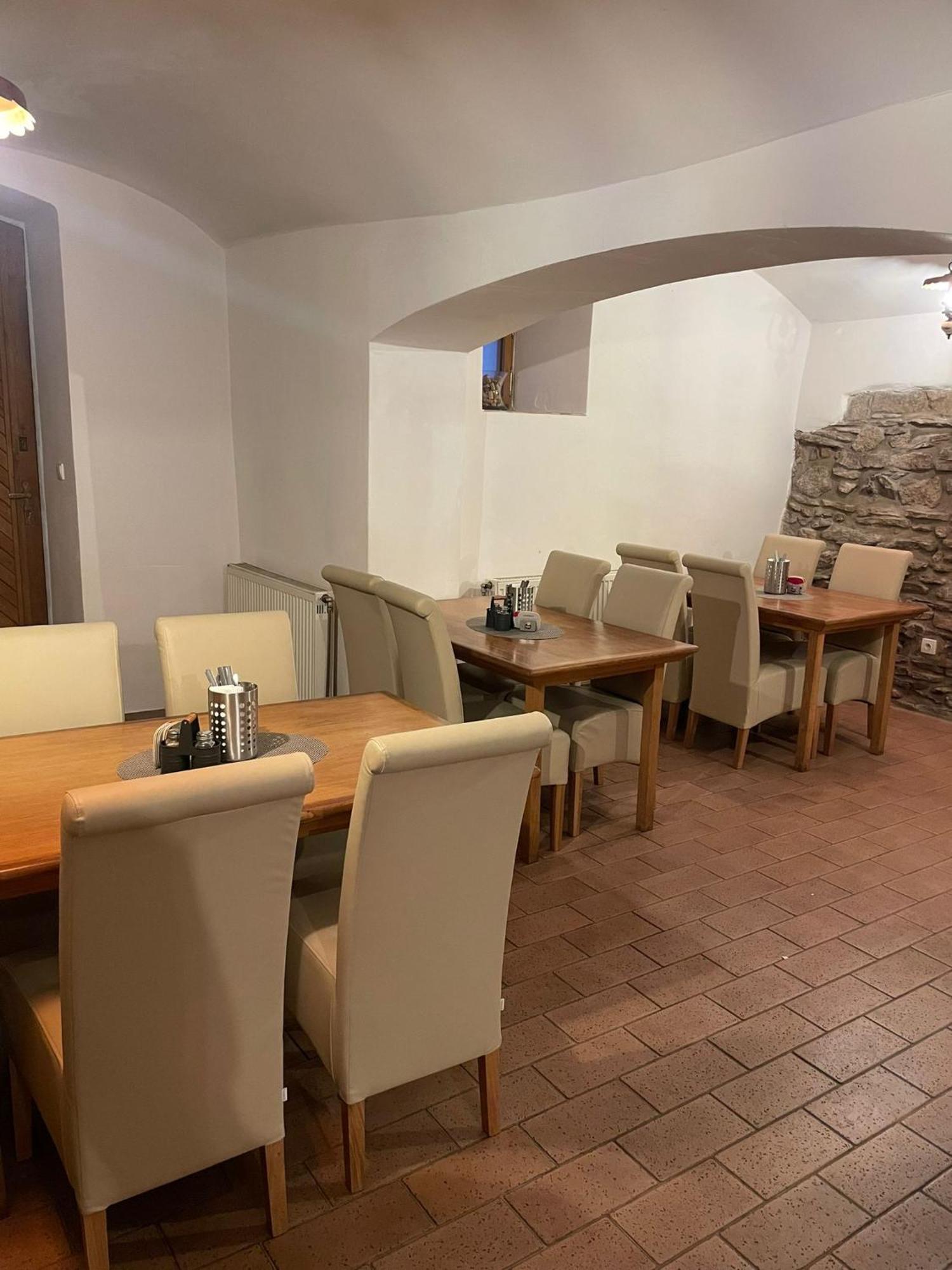 Hotel U Mesta Prahy Náchod エクステリア 写真